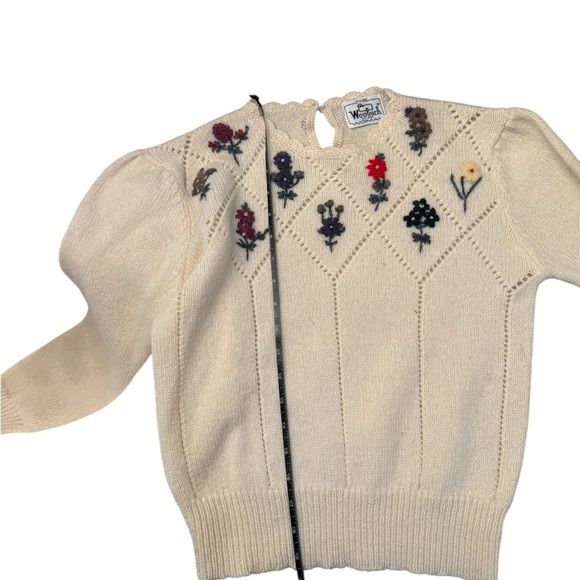VINTAGE Woolrich Floral Embroidered Cream Sweater - Picture 14 of 14